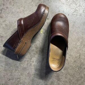 Dansko Clogs Size 39 US Size 8 Professional Brown Stapled Leather Shoes